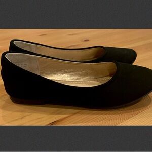Girls size 13 black flats.